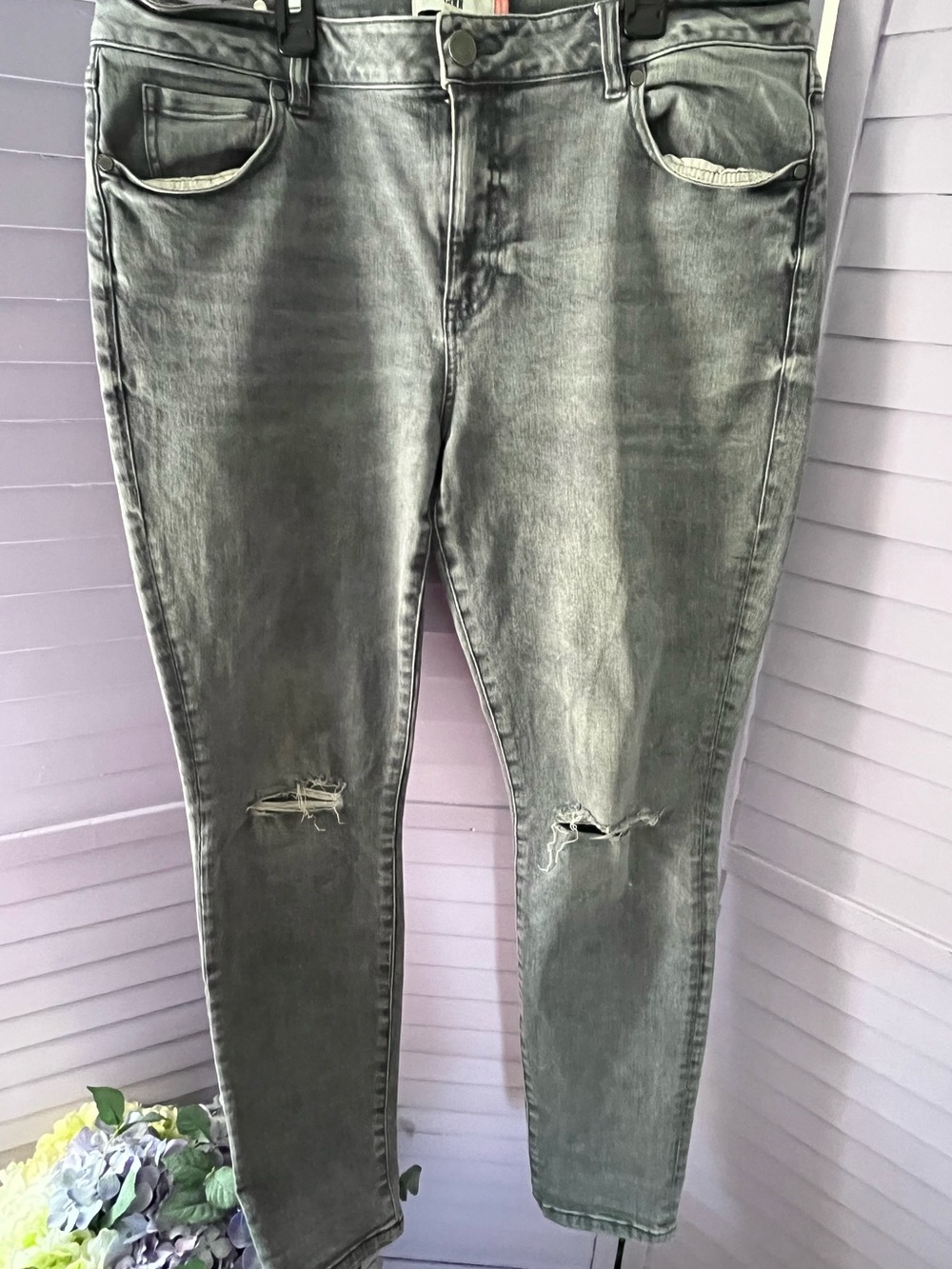 CAbi Distressed Gray Skinny Jeans high waist with frayed knees